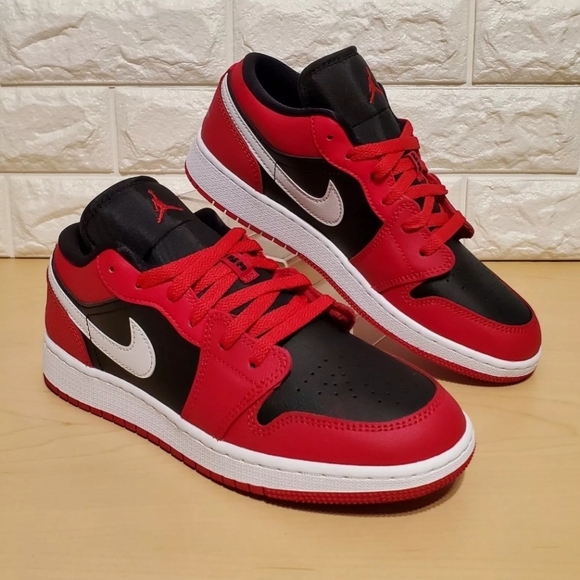 Nike Air Jordan 1 Low GS Size 7Y / Womens Size 8.5 White Very Berry 553560-061 - Picture 5 of 12